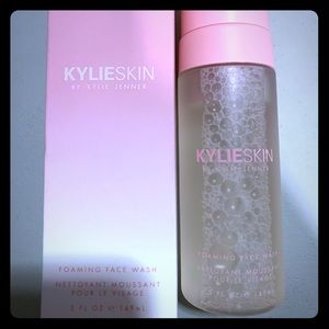Kylieskin foaming face wash BNIB!!!!